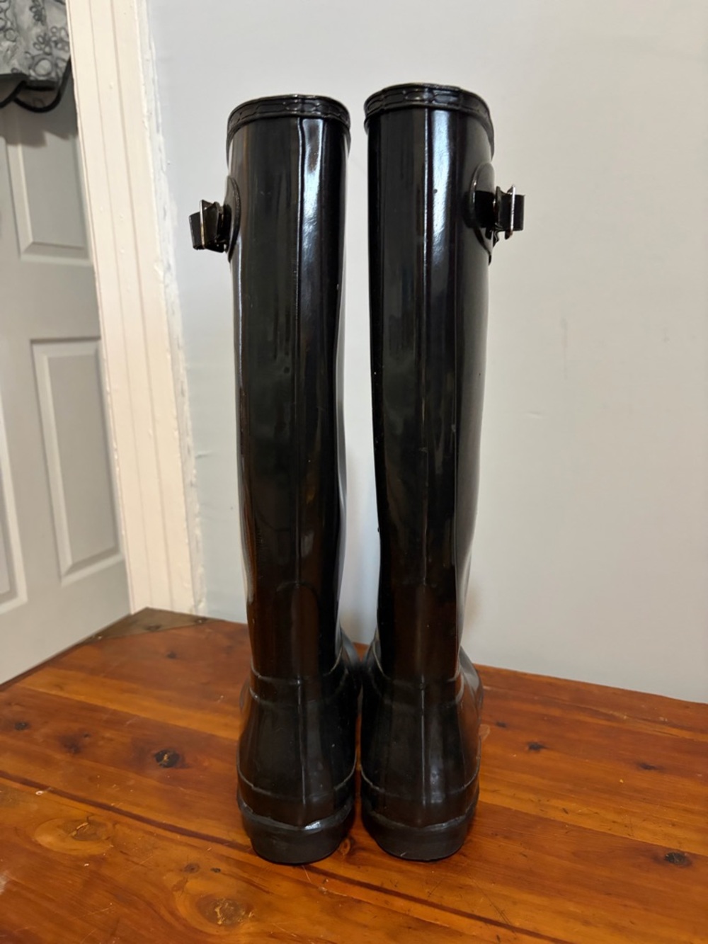 Classic Black Gloss Hunter Rain Boots - Picture 4 of 9